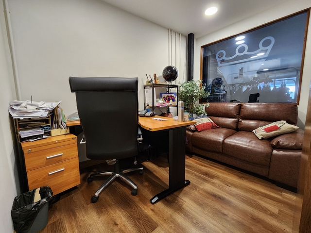 For SaleShop HouseSukhumvit, Asoke, Thonglor : 2-storey commercial building for sale, renovated, next to Sukhumvit Road and BTS / MRT Asoke, size 20 sq m, opposite Terminal 21