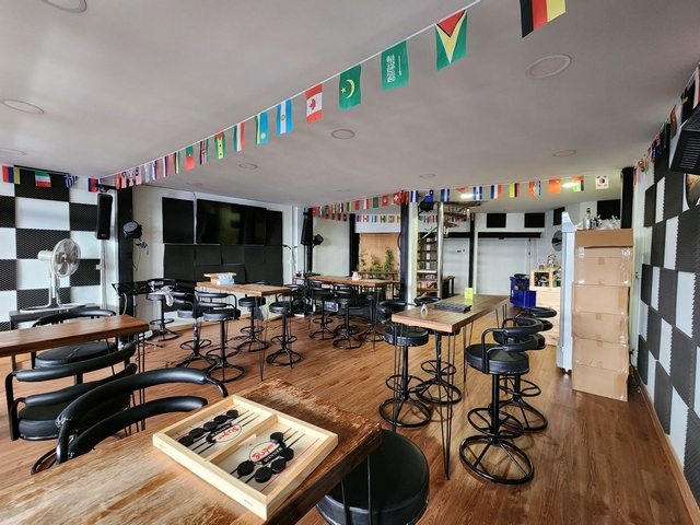 For SaleShop HouseSukhumvit, Asoke, Thonglor : 2-storey commercial building for sale, renovated, next to Sukhumvit Road and BTS / MRT Asoke, size 20 sq m, opposite Terminal 21