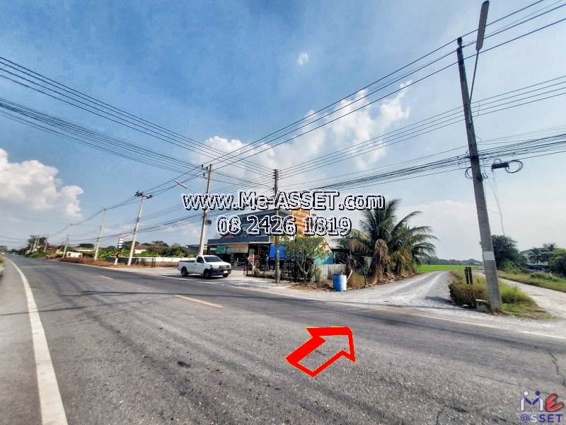 For SaleLandNakhon Pathom : Land for sale in Dao Thong area, Lan Tak Fa, Nakhon Chai Si Nakhon Pathom: Near the village of Pruksa 4 (Tak Fah Lan): 3-3-54.2 Rai: Code N-83892 
 
