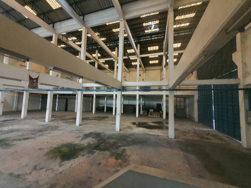 For RentWarehouseMin Buri, Romklao : Warehouse for rent, can hold a lot of weight 3 tons/sq.m. Raised floor, 2 meters high, no need to worry about flooding