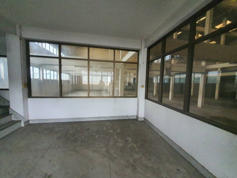 For RentWarehouseMin Buri, Romklao : Warehouse for rent, can hold a lot of weight 3 tons/sq.m. Raised floor, 2 meters high, no need to worry about flooding