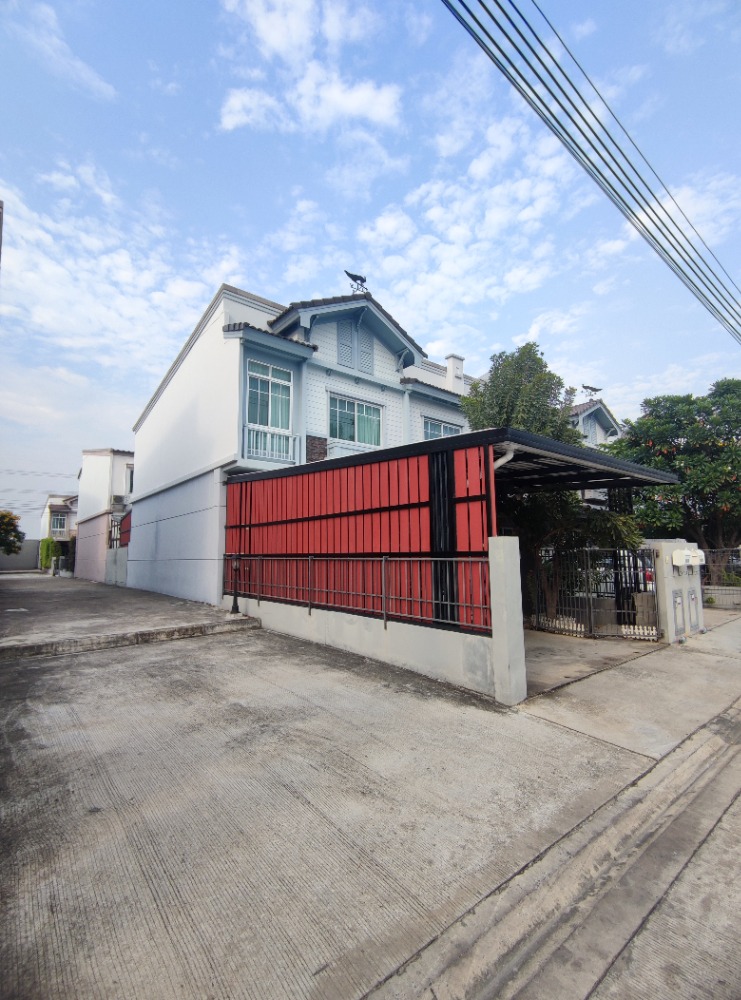 For SaleTownhomeMin Buri, Romklao : 🍒 Townhouse for sale behind the corner, beautiful furniture Continue to fill the front, back, ready.