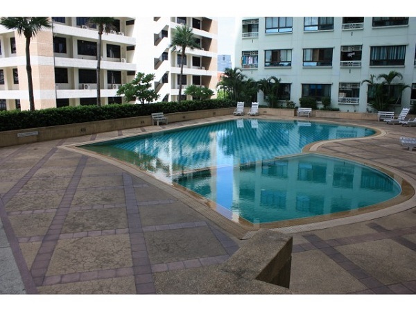 For RentCondoSapankwai,Jatujak : Condo for rent,Lumpini Ville Phahol - Suthisarn, 2 bedroom, 2 bathroom, 67 sq m. Fully furnished, only 20,000 baht, contact ID Line: @Roomdd