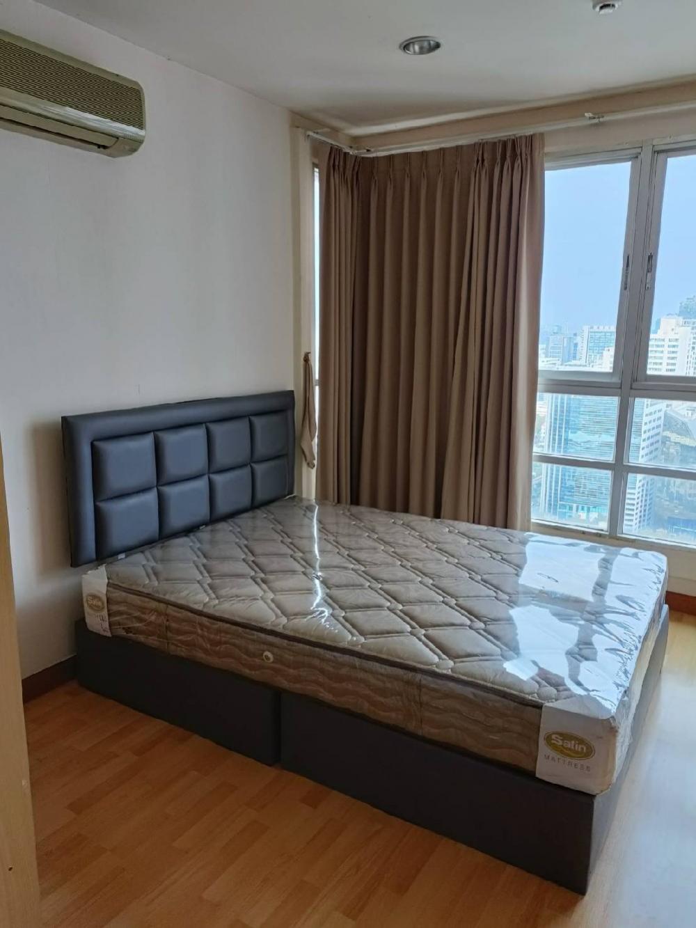 For RentCondoRatchathewi,Phayathai : Condo for rent, Pathumwan Resort, 1 bedroom, 1 bathroom, 60 sq m. Fully furnished, only 20,000 baht, contact ID Line: @Roomdd
