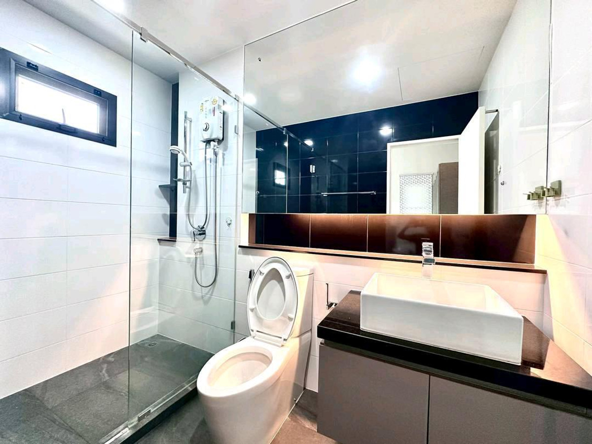 For RentHousePattanakan, Srinakarin : 🍒Single house for rent, Setthasiri Krungthep Kreetha Phase 2, very new, can travel 2 routes, Ramkhamhaeng and Kreetha Tad Mai.