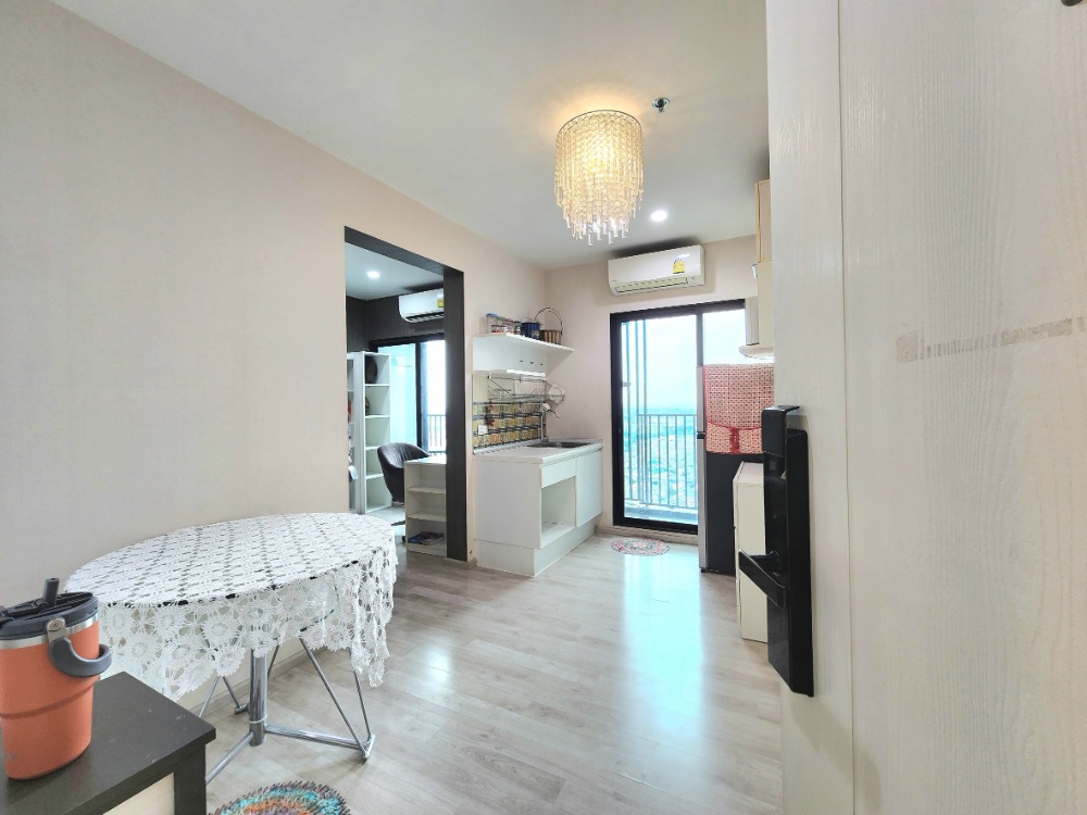 For RentCondoNonthaburi, Bang Yai, Bangbuathong : Reduced price, condition as shown in the picture. North direction**Vacant room. Beautiful and luxurious. Picture from the actual room** For rent, Plum Condo Central Station++with washing machine and bathroom glass partition++4 air conditioners