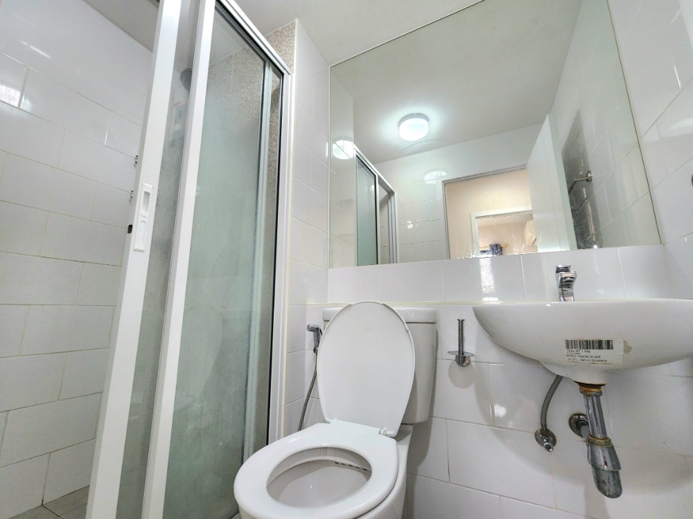 For RentCondoNonthaburi, Bang Yai, Bangbuathong : Reduced price, condition as shown in the picture. North direction**Vacant room. Beautiful and luxurious. Picture from the actual room** For rent, Plum Condo Central Station++with washing machine and bathroom glass partition++4 air conditioners