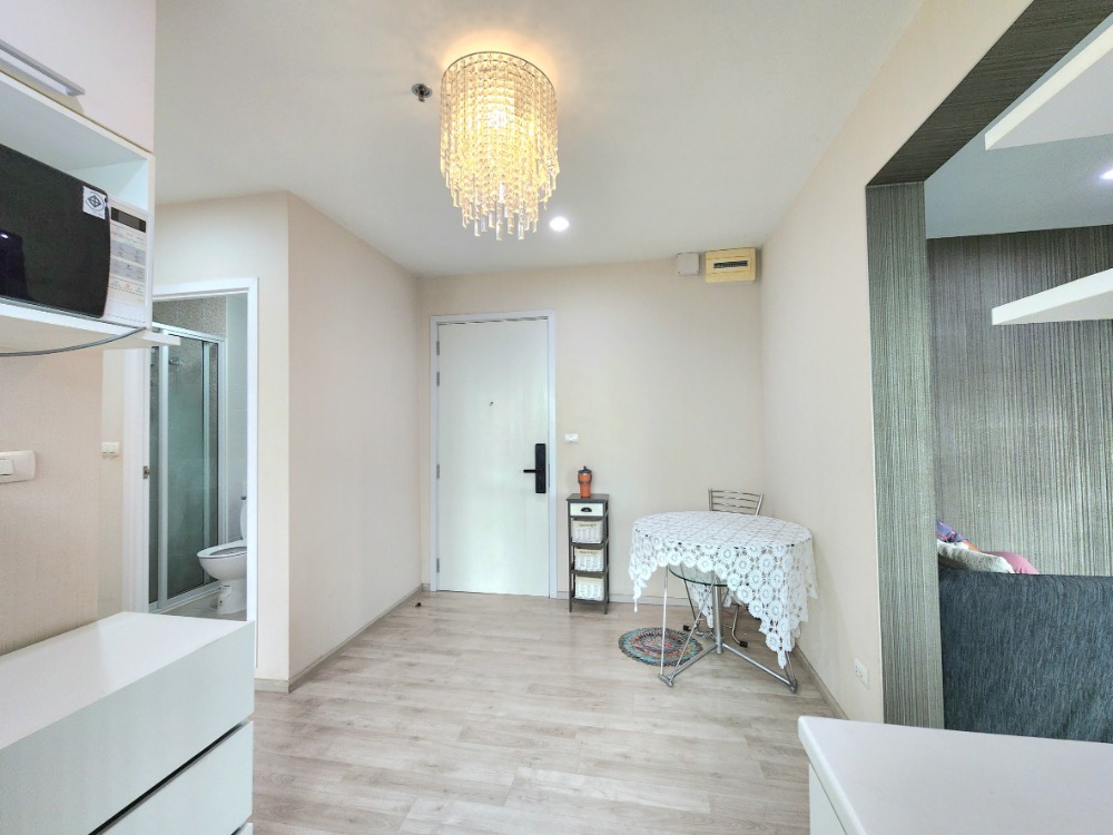 For RentCondoNonthaburi, Bang Yai, Bangbuathong : Reduced price, condition as shown in the picture. North direction**Vacant room. Beautiful and luxurious. Picture from the actual room** For rent, Plum Condo Central Station++with washing machine and bathroom glass partition++4 air conditioners