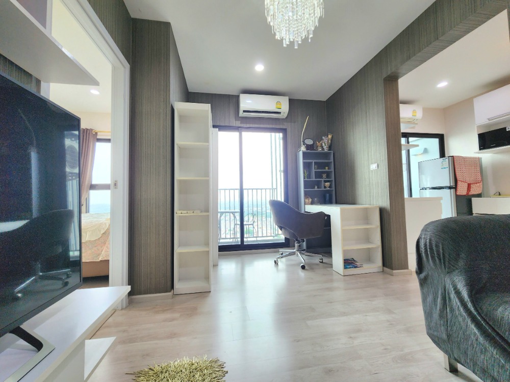 For RentCondoNonthaburi, Bang Yai, Bangbuathong : Reduced price, condition as shown in the picture. North direction**Vacant room. Beautiful and luxurious. Picture from the actual room** For rent, Plum Condo Central Station++with washing machine and bathroom glass partition++4 air conditioners