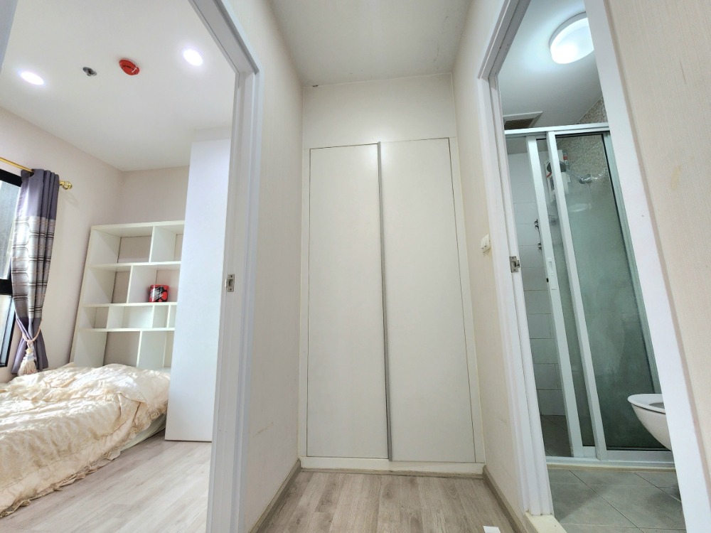 For RentCondoNonthaburi, Bang Yai, Bangbuathong : Reduced price, condition as shown in the picture. North direction**Vacant room. Beautiful and luxurious. Picture from the actual room** For rent, Plum Condo Central Station++with washing machine and bathroom glass partition++4 air conditioners