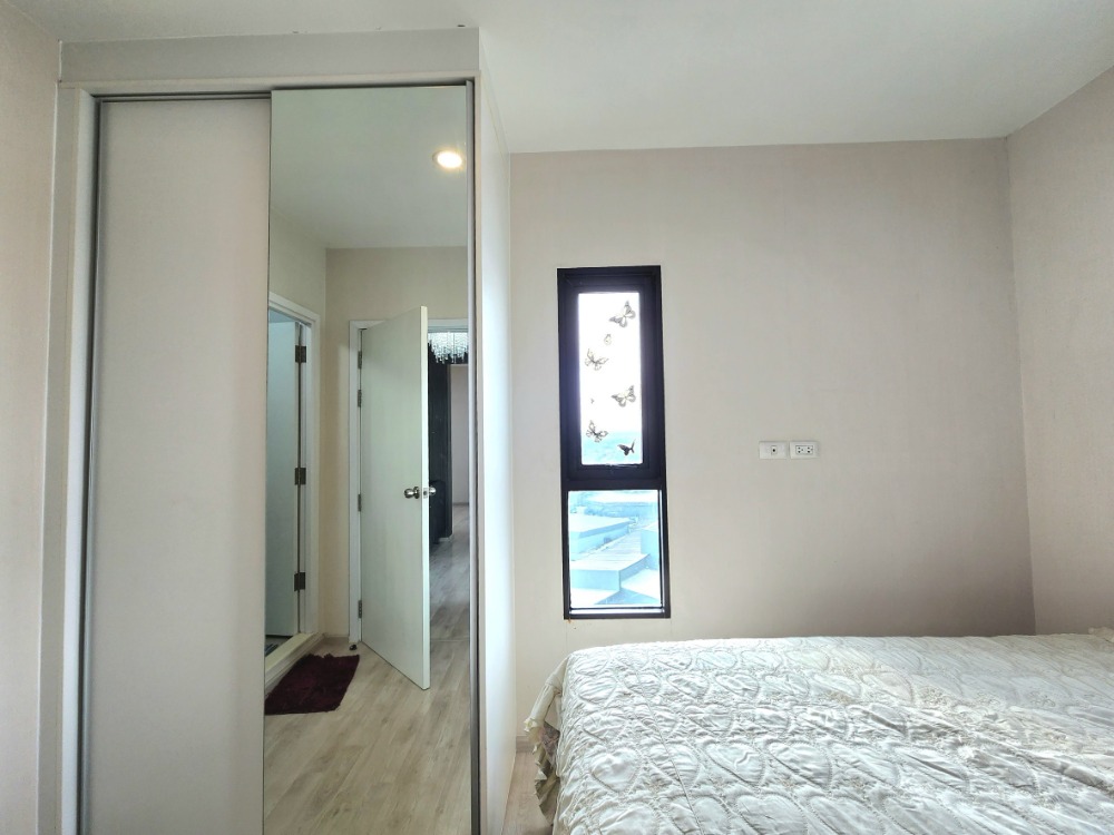 For RentCondoNonthaburi, Bang Yai, Bangbuathong : Reduced price, condition as shown in the picture. North direction**Vacant room. Beautiful and luxurious. Picture from the actual room** For rent, Plum Condo Central Station++with washing machine and bathroom glass partition++4 air conditioners