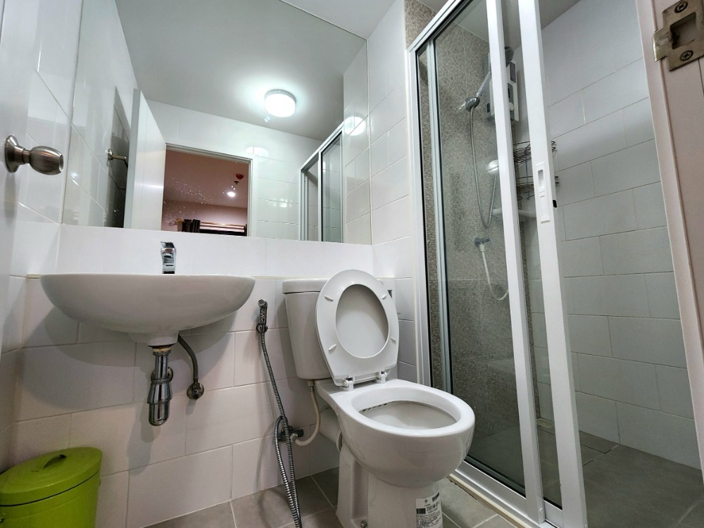 For RentCondoNonthaburi, Bang Yai, Bangbuathong : Reduced price, condition as shown in the picture. North direction**Vacant room. Beautiful and luxurious. Picture from the actual room** For rent, Plum Condo Central Station++with washing machine and bathroom glass partition++4 air conditioners