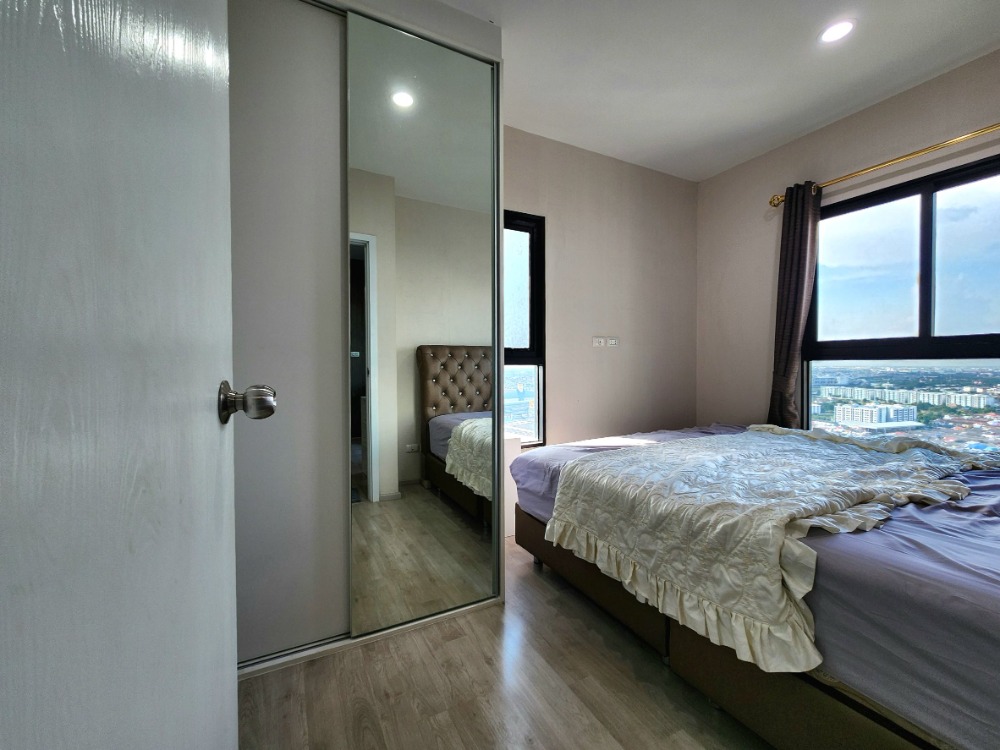 For RentCondoNonthaburi, Bang Yai, Bangbuathong : Reduced price, condition as shown in the picture. North direction**Vacant room. Beautiful and luxurious. Picture from the actual room** For rent, Plum Condo Central Station++with washing machine and bathroom glass partition++4 air conditioners