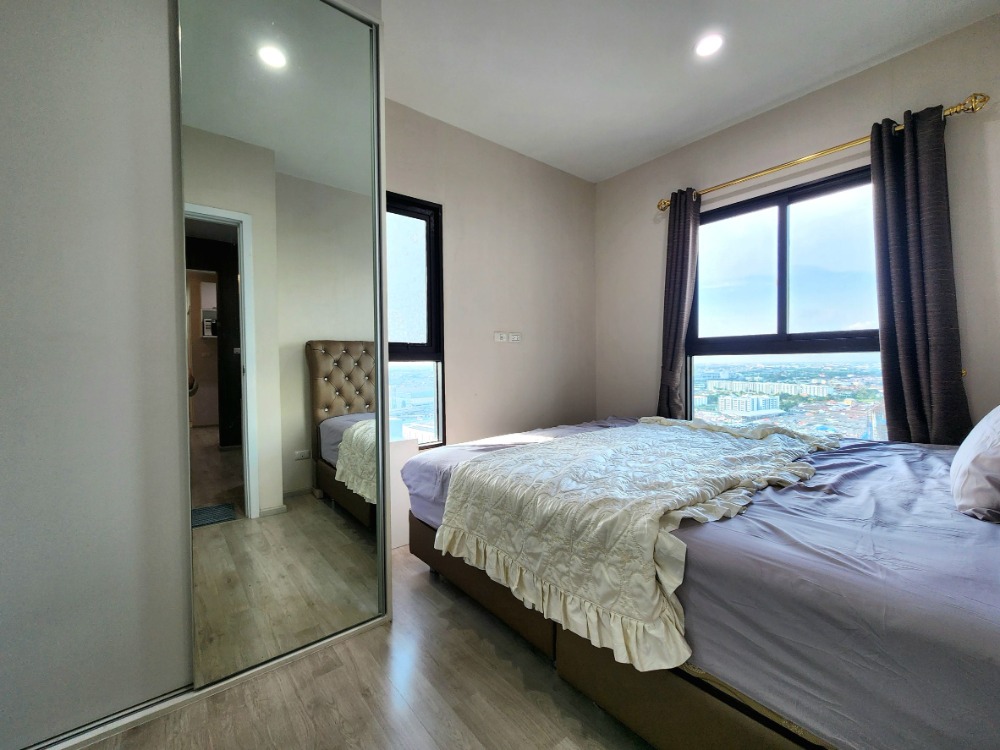 For RentCondoNonthaburi, Bang Yai, Bangbuathong : Reduced price, condition as shown in the picture. North direction**Vacant room. Beautiful and luxurious. Picture from the actual room** For rent, Plum Condo Central Station++with washing machine and bathroom glass partition++4 air conditioners