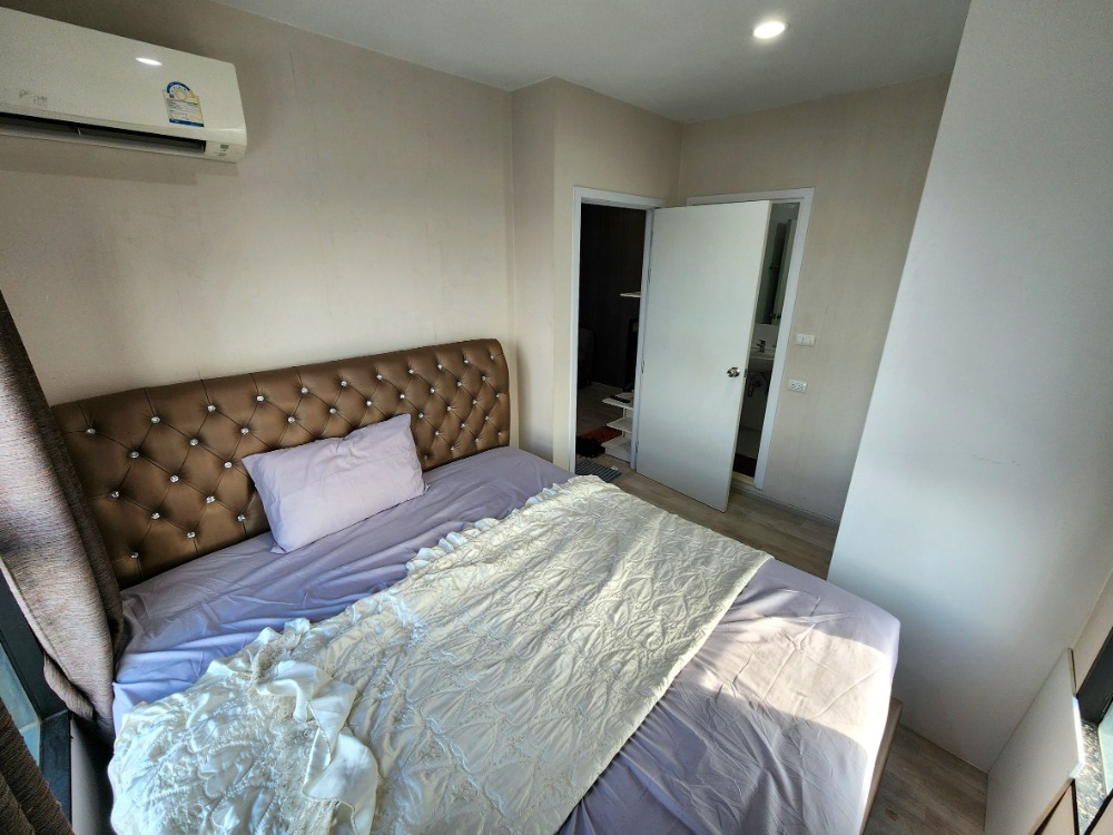 For RentCondoNonthaburi, Bang Yai, Bangbuathong : Reduced price, condition as shown in the picture. North direction**Vacant room. Beautiful and luxurious. Picture from the actual room** For rent, Plum Condo Central Station++with washing machine and bathroom glass partition++4 air conditioners