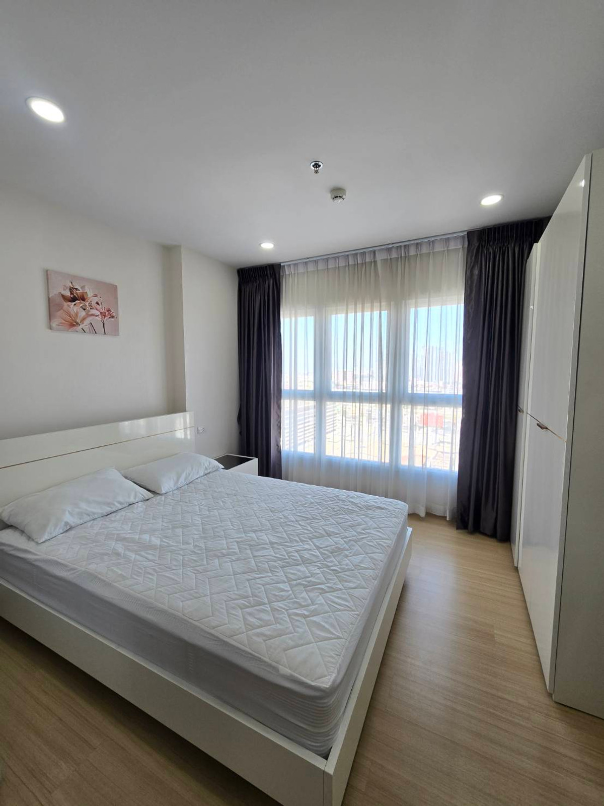 For RentCondoRamkhamhaeng, Hua Mak : Near Ramkhamhaeng University, opposite ABAC.