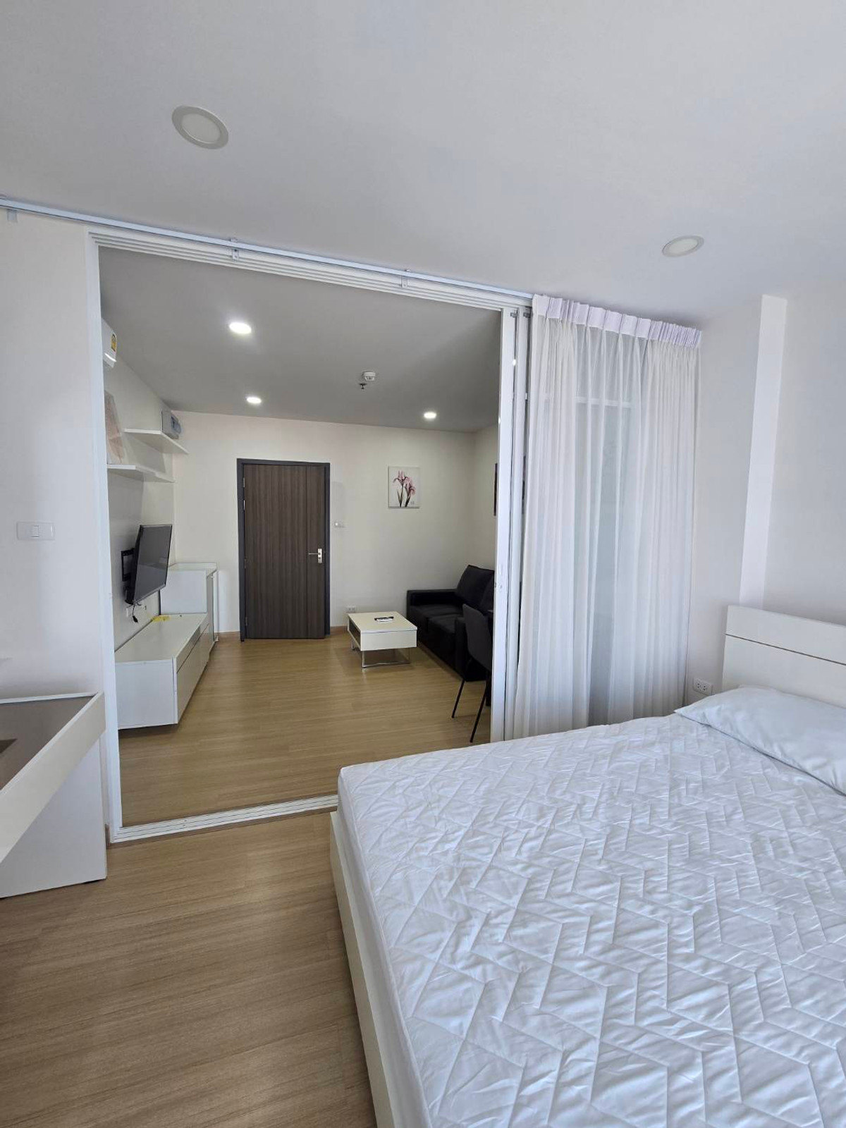 For RentCondoRamkhamhaeng, Hua Mak : Near Ramkhamhaeng University, opposite ABAC.