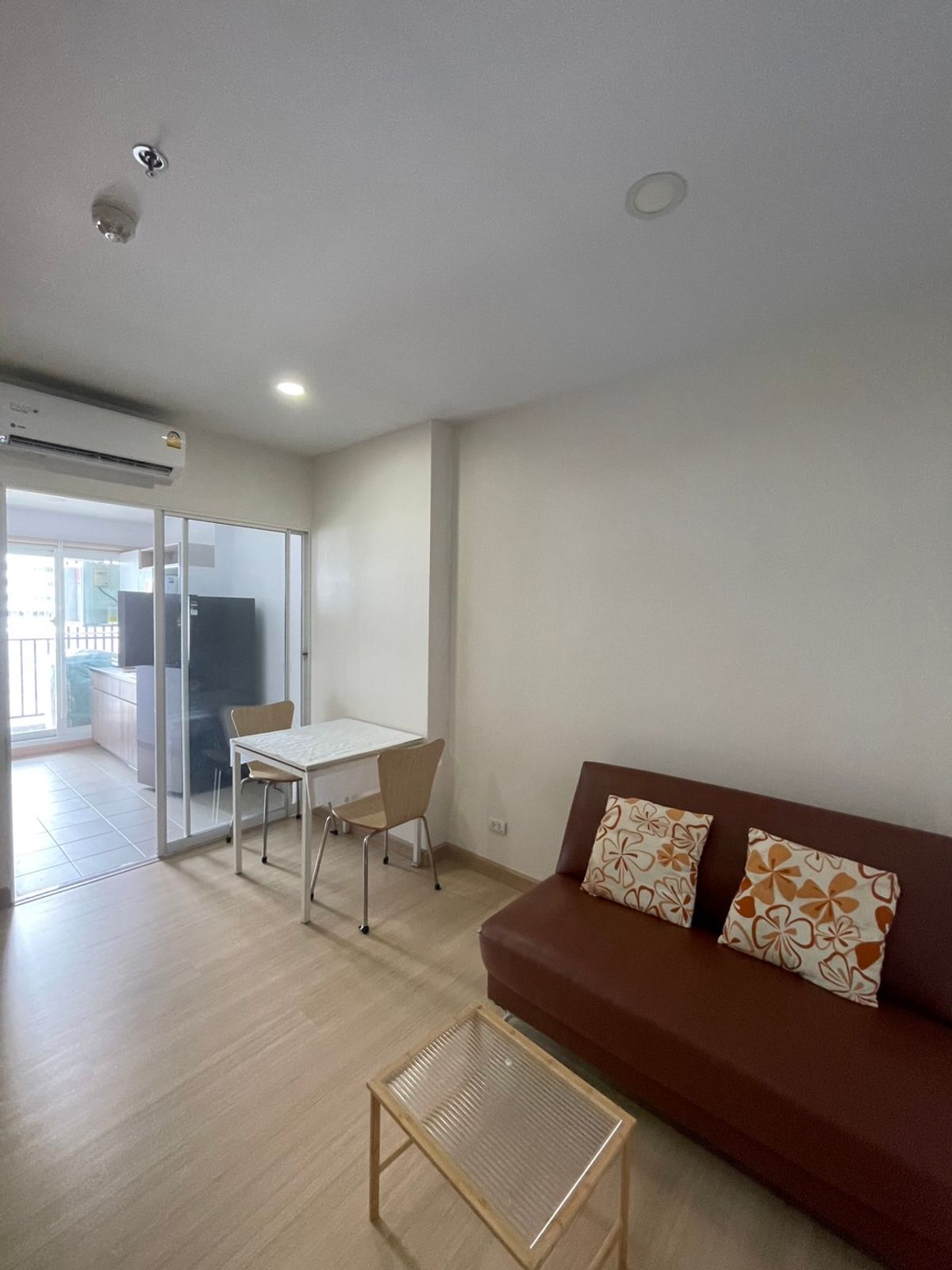 For RentCondoRamkhamhaeng, Hua Mak : Near Ramkhamhaeng University, opposite ABAC.