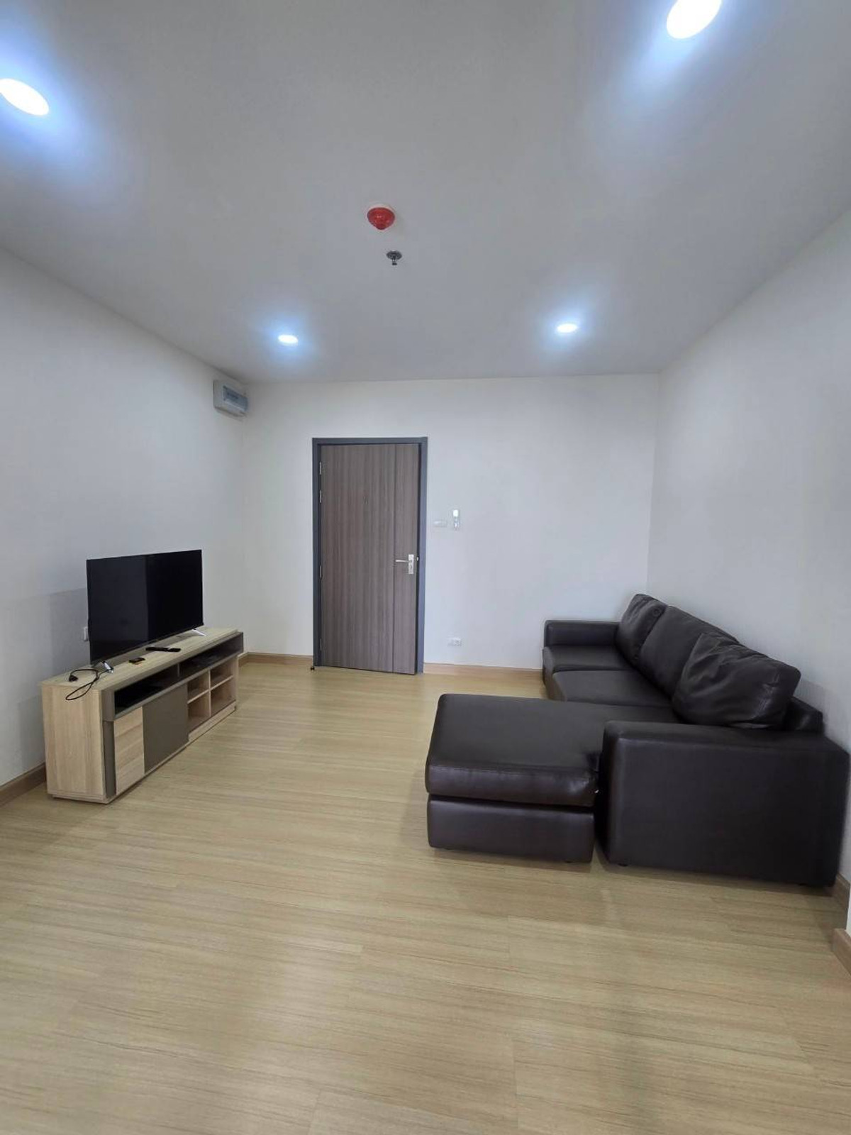 For RentCondoRamkhamhaeng, Hua Mak : New condo next to MRT Rajamangala station, near Ramkhamhaeng University, Hua Mak Stadium, opposite ABAC