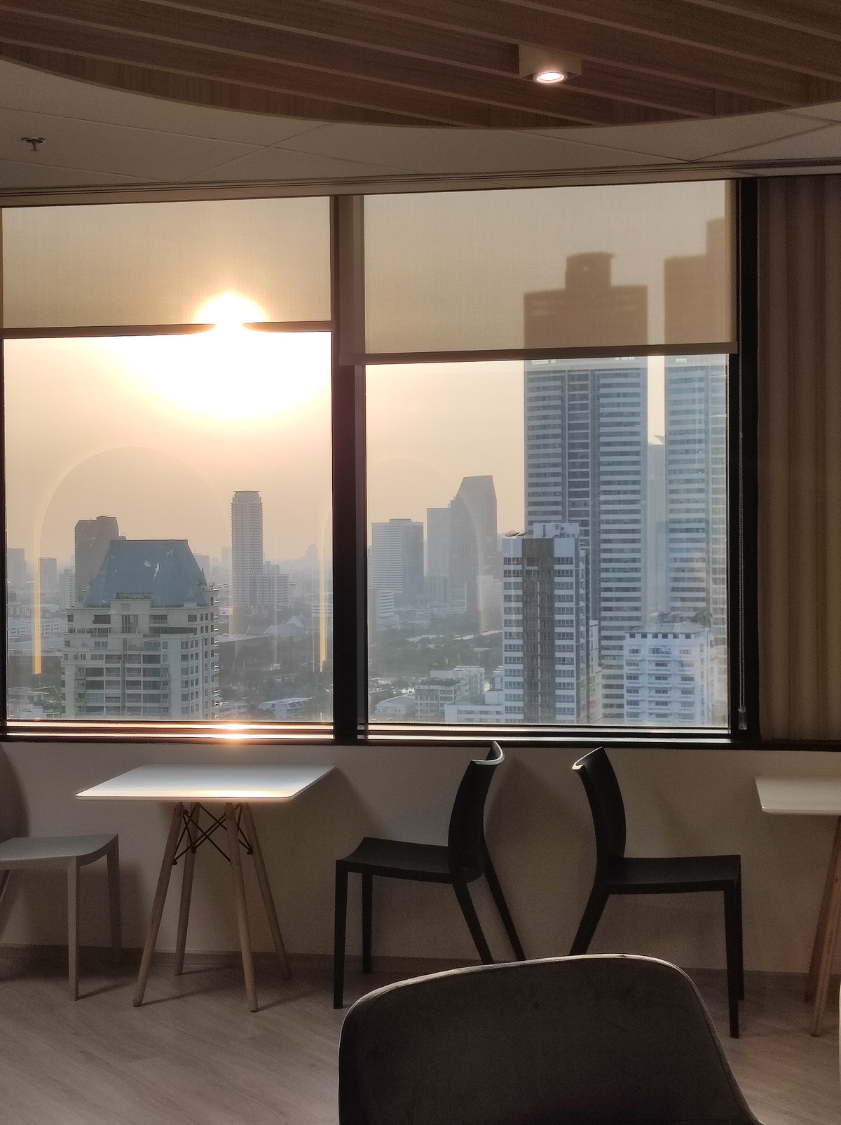 For RentOfficeSukhumvit, Asoke, Thonglor : For Rent Serviced Office Phromphong Emporium Tower Phromphong Office Building Fully-Furnished Starting for 1 - 100 Workstations (Rental Price starting from 10,000 THB/month) closed to BTS Phrom Phong, Sukhumvit, Wattana, Klongtoey, Thonglor, Asoke
