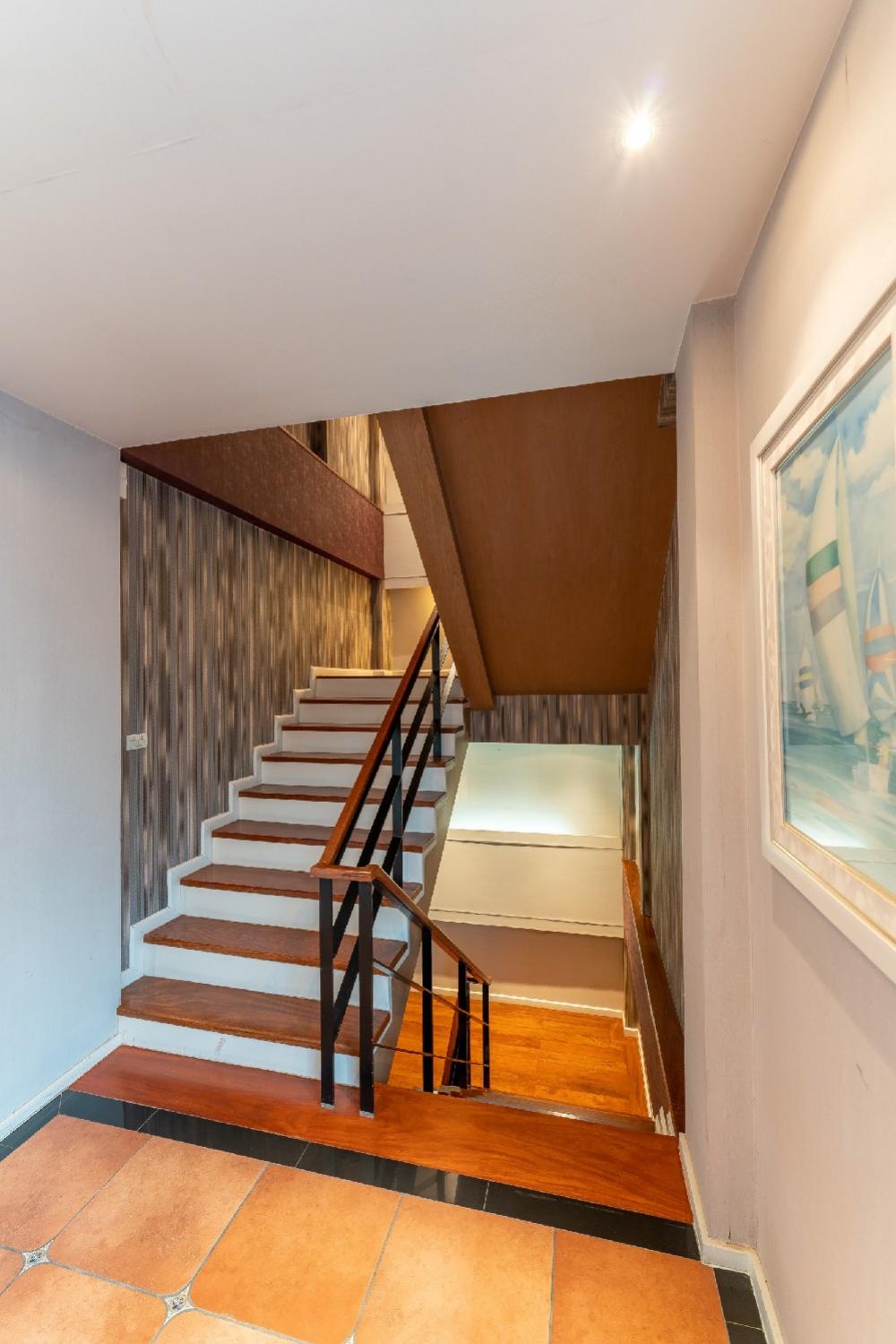 For SaleTownhomePattanakan, Srinakarin : House for sale, Noble Cube Phatthanakan, the only single house, rare item, 4 floors with swimming pool.