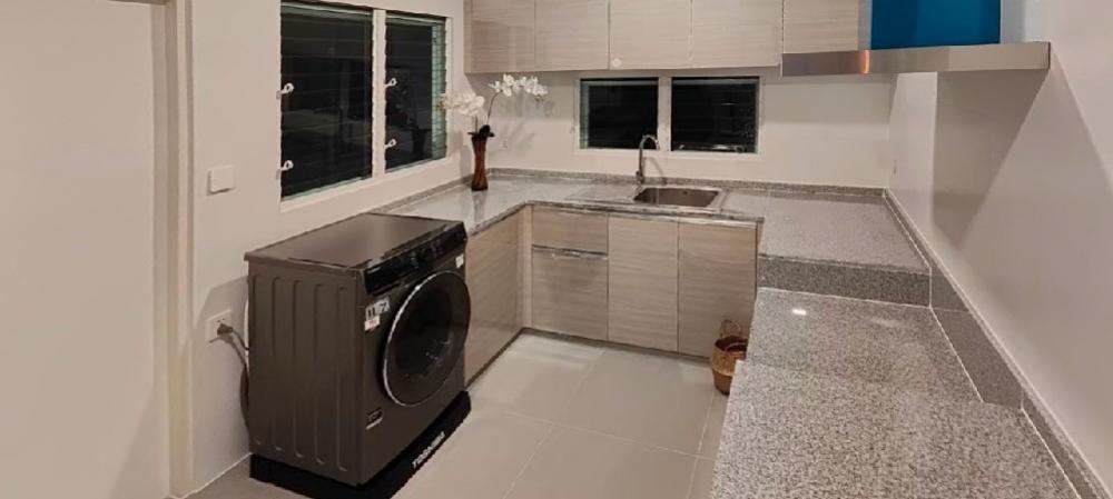 ให้เช่าบ้านลาดกระบัง สุวรรณภูมิ : 🚩⭐🍀ให้เช่า บ้านมัณฑนา บางนา-วงแหวน(บ้านไม้สัก) บ้านสวยติดห้างใหญ่ ใกล้สนามบิน พร้อมอยู่🛫ตกแต่งด้วยเฟอร์นิเจอร์ไม้สักโมเดิร์น ที่ยังคงความงดงามเหนือกาลเวลา✅