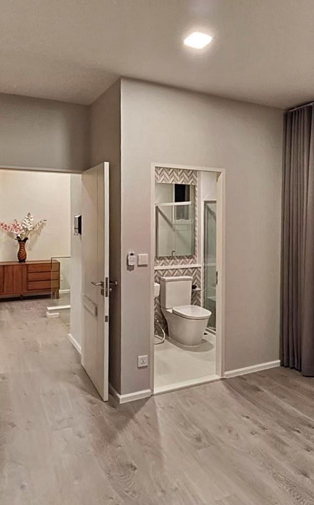 ให้เช่าบ้านลาดกระบัง สุวรรณภูมิ : 🚩⭐🍀ให้เช่า บ้านมัณฑนา บางนา-วงแหวน(บ้านไม้สัก) บ้านสวยติดห้างใหญ่ ใกล้สนามบิน พร้อมอยู่🛫ตกแต่งด้วยเฟอร์นิเจอร์ไม้สักโมเดิร์น ที่ยังคงความงดงามเหนือกาลเวลา✅