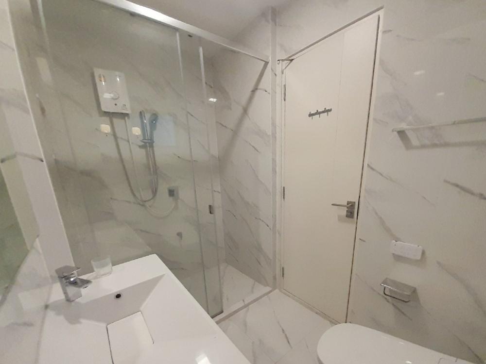 ให้เช่าบ้านลาดกระบัง สุวรรณภูมิ : 🚩⭐🍀ให้เช่า บ้านมัณฑนา บางนา-วงแหวน(บ้านไม้สัก) บ้านสวยติดห้างใหญ่ ใกล้สนามบิน พร้อมอยู่🛫ตกแต่งด้วยเฟอร์นิเจอร์ไม้สักโมเดิร์น ที่ยังคงความงดงามเหนือกาลเวลา✅