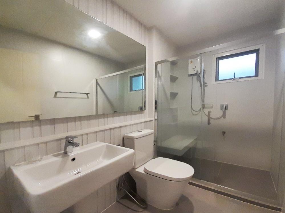 ให้เช่าบ้านลาดกระบัง สุวรรณภูมิ : 🚩⭐🍀ให้เช่า บ้านมัณฑนา บางนา-วงแหวน(บ้านไม้สัก) บ้านสวยติดห้างใหญ่ ใกล้สนามบิน พร้อมอยู่🛫ตกแต่งด้วยเฟอร์นิเจอร์ไม้สักโมเดิร์น ที่ยังคงความงดงามเหนือกาลเวลา✅