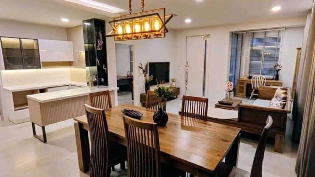 ให้เช่าบ้านลาดกระบัง สุวรรณภูมิ : 🚩⭐🍀ให้เช่า บ้านมัณฑนา บางนา-วงแหวน(บ้านไม้สัก) บ้านสวยติดห้างใหญ่ ใกล้สนามบิน พร้อมอยู่🛫ตกแต่งด้วยเฟอร์นิเจอร์ไม้สักโมเดิร์น ที่ยังคงความงดงามเหนือกาลเวลา✅