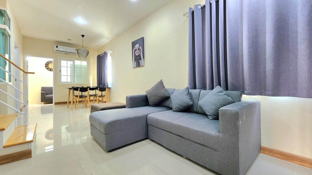 For RentTownhomePattaya, Bangsaen, Chonburi : Townhome for rent, Golden Town, South Pattaya - Sukhumvit, corner unit.