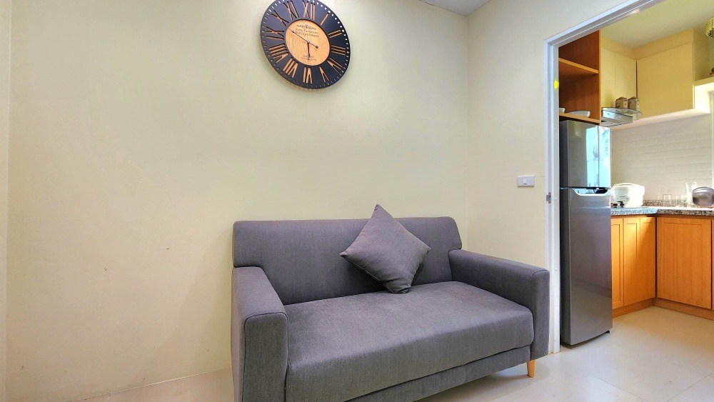 For RentTownhomePattaya, Bangsaen, Chonburi : Townhome for rent, Golden Town, South Pattaya - Sukhumvit, corner unit.