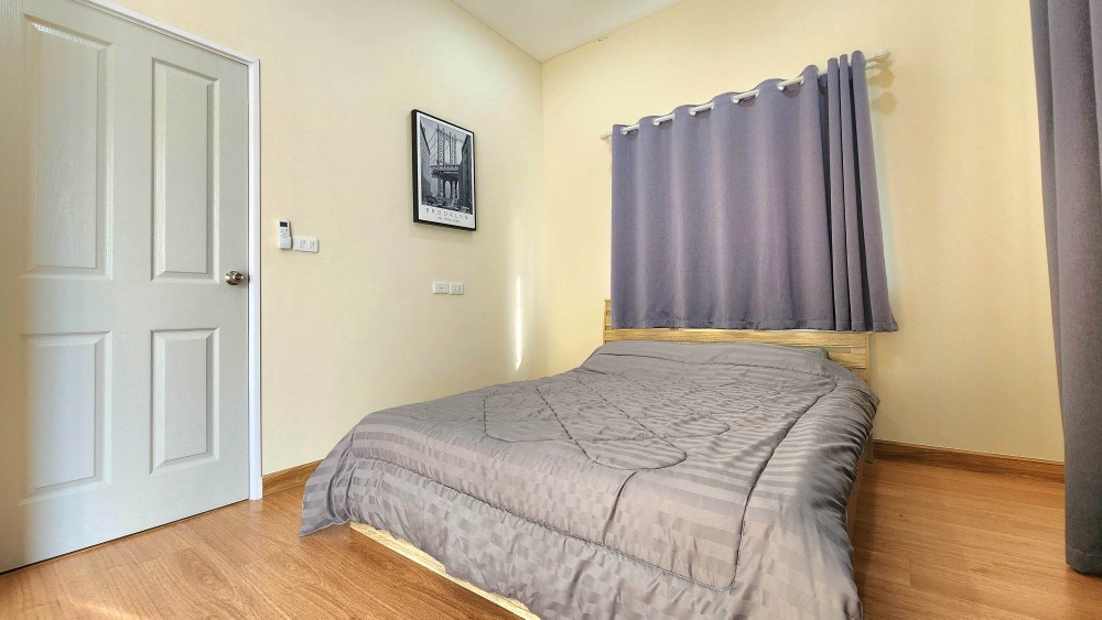 For RentTownhomePattaya, Bangsaen, Chonburi : Townhome for rent, Golden Town, South Pattaya - Sukhumvit, corner unit.