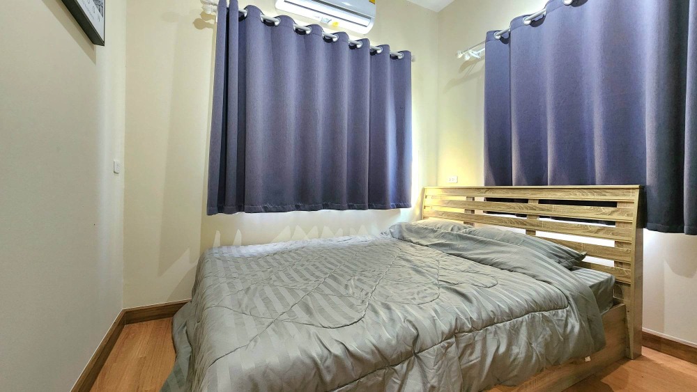 For RentTownhomePattaya, Bangsaen, Chonburi : Townhome for rent, Golden Town, South Pattaya - Sukhumvit, corner unit.