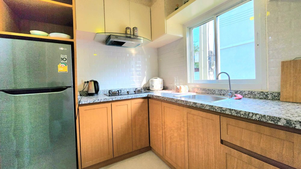 For RentTownhomePattaya, Bangsaen, Chonburi : Townhome for rent, Golden Town, South Pattaya - Sukhumvit, corner unit.