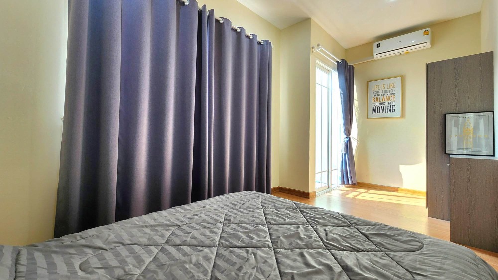 For RentTownhomePattaya, Bangsaen, Chonburi : Townhome for rent, Golden Town, South Pattaya - Sukhumvit, corner unit.