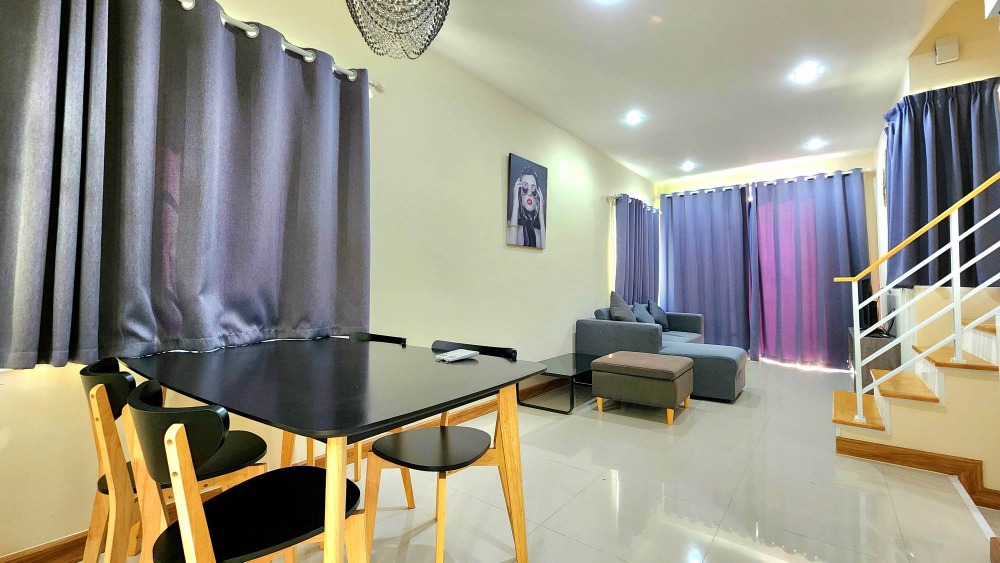 For RentTownhomePattaya, Bangsaen, Chonburi : Townhome for rent, Golden Town, South Pattaya - Sukhumvit, corner unit.