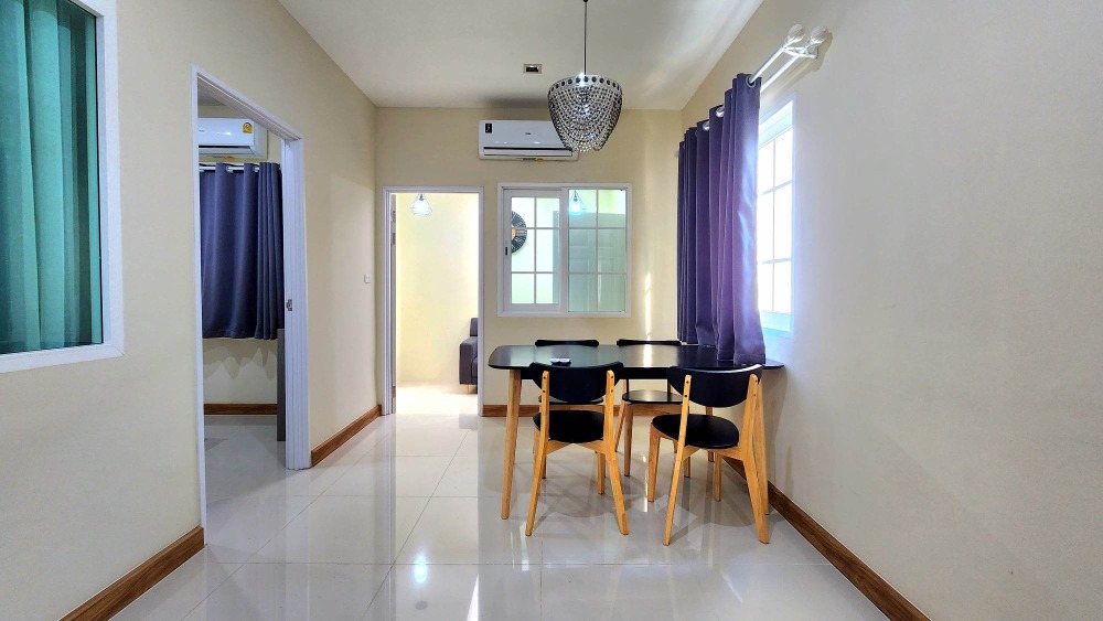 For RentTownhomePattaya, Bangsaen, Chonburi : Townhome for rent, Golden Town, South Pattaya - Sukhumvit, corner unit.