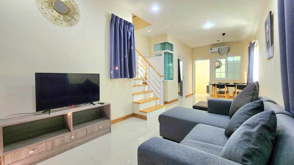 For RentTownhomePattaya, Bangsaen, Chonburi : Townhome for rent, Golden Town, South Pattaya - Sukhumvit, corner unit.