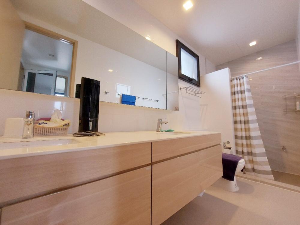 For SaleHousePathum Thani,Rangsit, Thammasat : House for sale AQ Shadi Phahon Yothin-Rangsit, beautiful twin house, corner house, 5 minutes to Thammasat University, teak furniture, security screens throughout the house, 42 sq m.