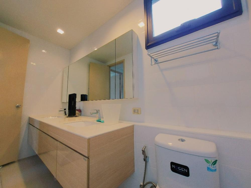 For SaleHousePathum Thani,Rangsit, Thammasat : House for sale AQ Shadi Phahon Yothin-Rangsit, beautiful twin house, corner house, 5 minutes to Thammasat University, teak furniture, security screens throughout the house, 42 sq m.