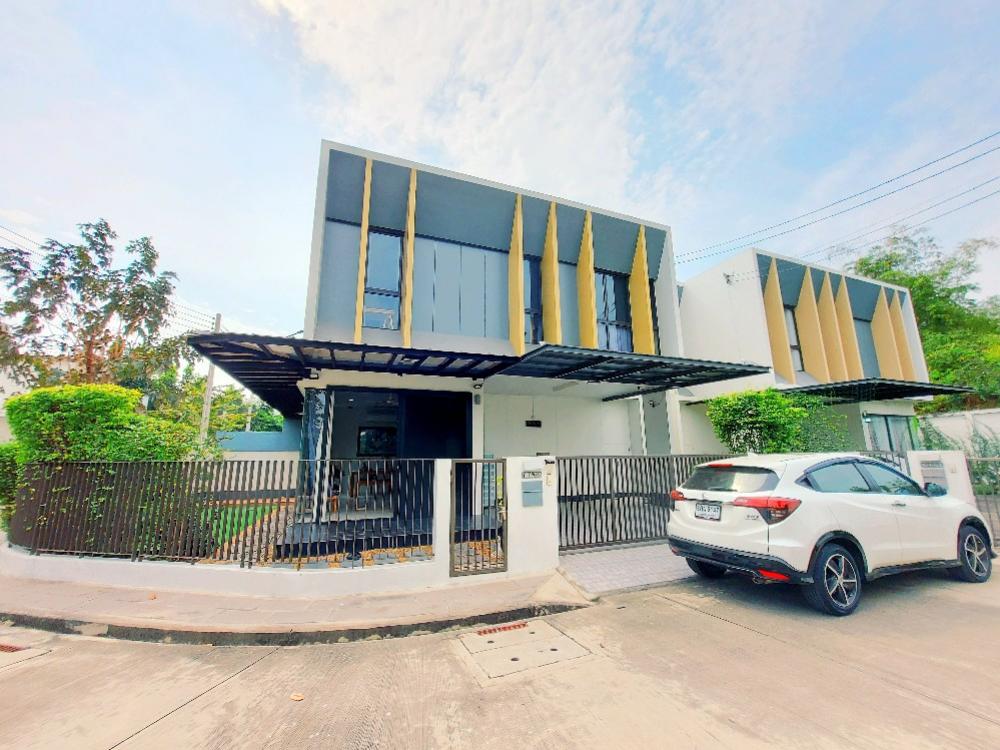 For SaleHousePathum Thani,Rangsit, Thammasat : House for sale AQ Shadi Phahon Yothin-Rangsit, beautiful twin house, corner house, 5 minutes to Thammasat University, teak furniture, security screens throughout the house, 42 sq m.