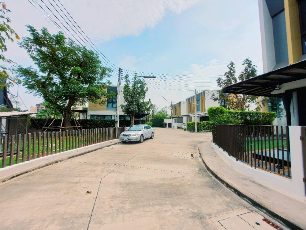 For SaleHousePathum Thani,Rangsit, Thammasat : House for sale AQ Shadi Phahon Yothin-Rangsit, beautiful twin house, corner house, 5 minutes to Thammasat University, teak furniture, security screens throughout the house, 42 sq m.