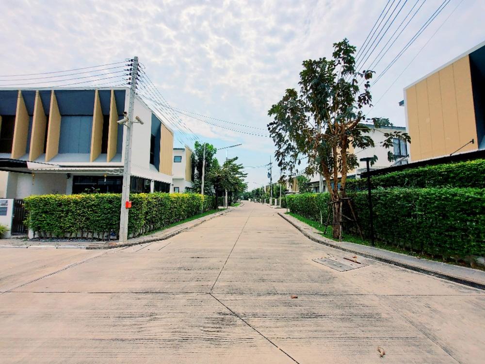 For SaleHousePathum Thani,Rangsit, Thammasat : House for sale AQ Shadi Phahon Yothin-Rangsit, beautiful twin house, corner house, 5 minutes to Thammasat University, teak furniture, security screens throughout the house, 42 sq m.