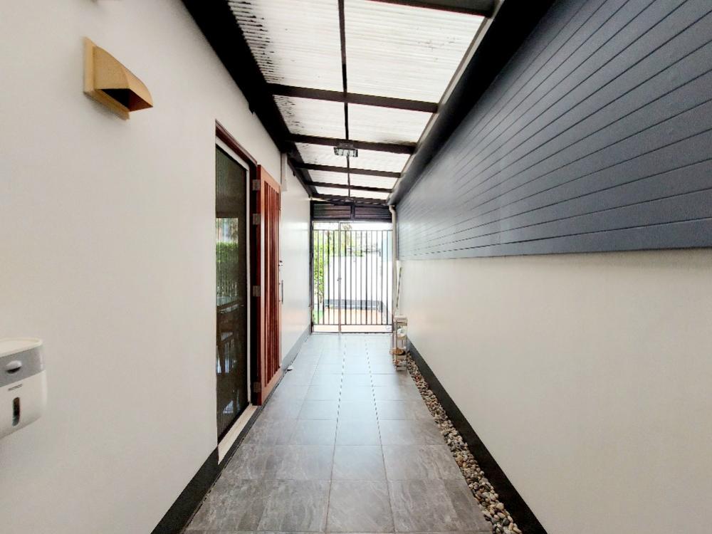For SaleHousePathum Thani,Rangsit, Thammasat : House for sale AQ Shadi Phahon Yothin-Rangsit, beautiful twin house, corner house, 5 minutes to Thammasat University, teak furniture, security screens throughout the house, 42 sq m.