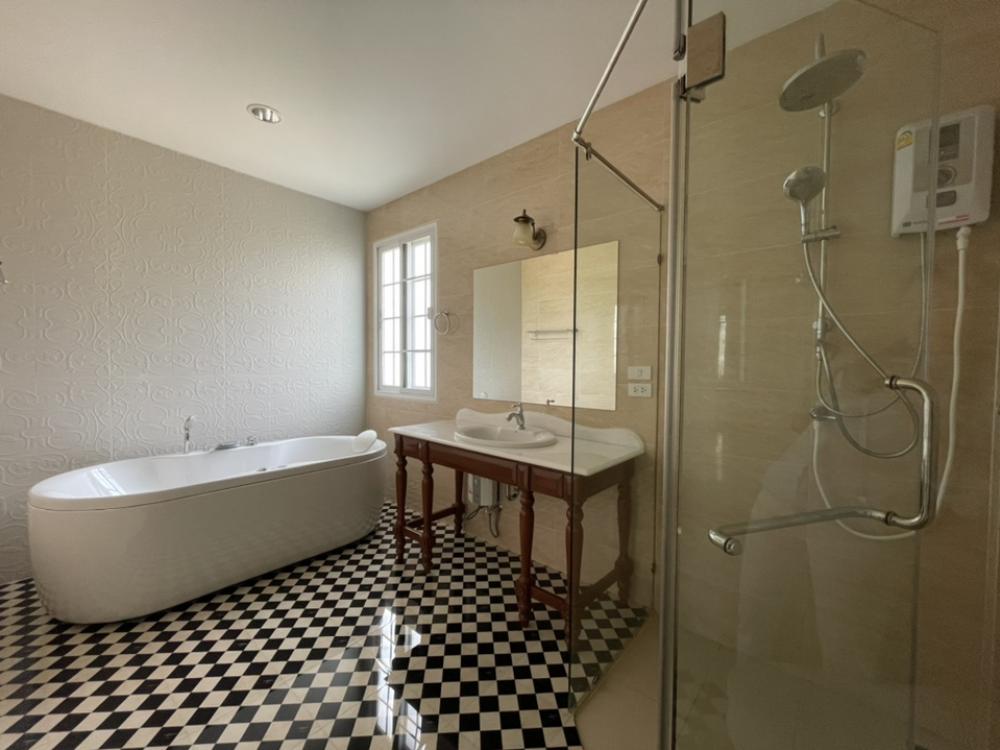 For RentHouseBangna, Bearing, Lasalle : Single house for rent, Fantasia Villa 4,Near little walk 5 bedrooms