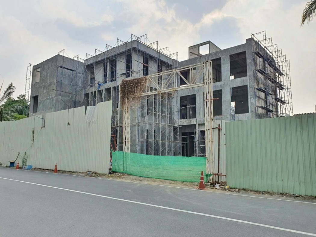 For SaleLandSapankwai,Jatujak : Land for sale - with 3-story office, Vibhavadi Rangsit Road (near the Tollway Expressway and Central Ladprao) 161 square wah, road width 12 m., easy entry and exit.