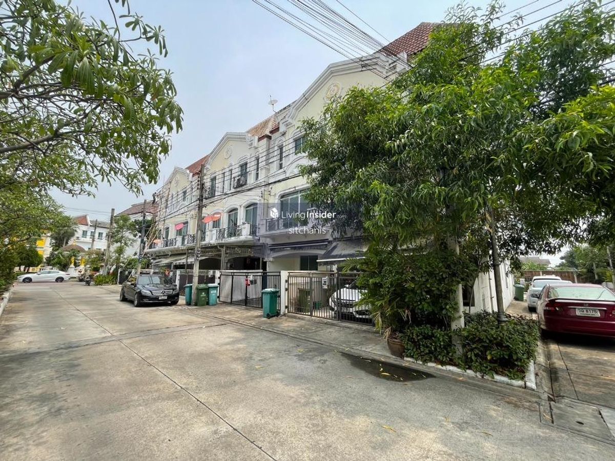 For RentTownhomeKaset Nawamin,Ladplakao : House for rent in the middle of the city, swiss town, Kaset Prasert-Manukit, Main Road.