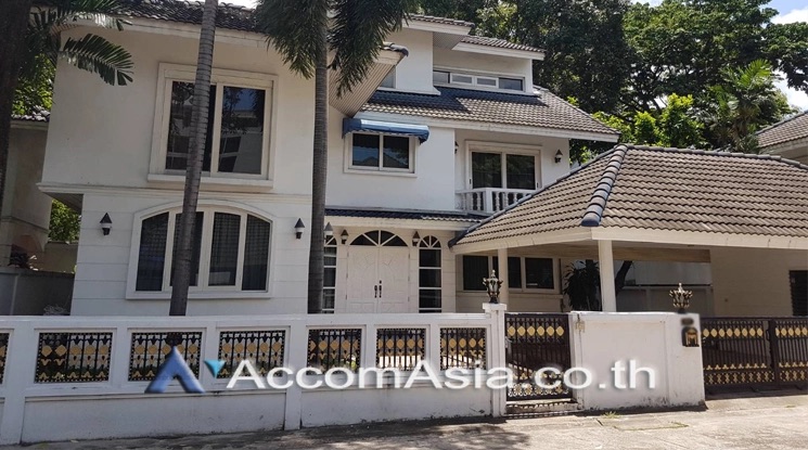For RentHouseSukhumvit, Asoke, Thonglor : 🔼AccomA🔽 Home Office, Pet-friendly | 4 Beds House for Rent in Sukhumvit, BTS Thong Lo at Sobna House