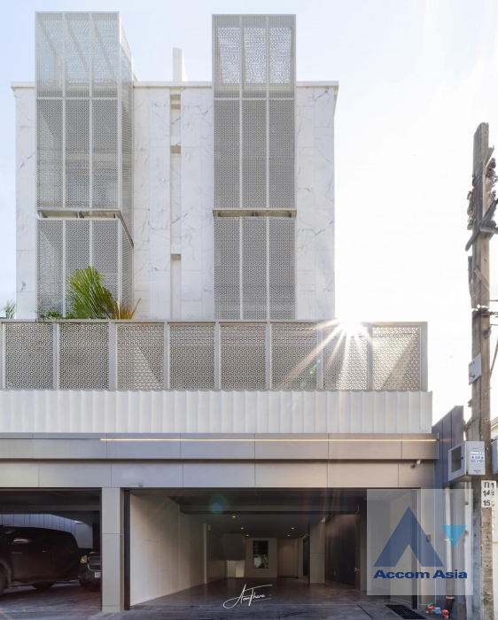 ให้เช่าบ้านสุขุมวิท อโศก ทองหล่อ : 🔼 AccomA 🔽 3 BR House for Sale and Rent in Sukhumvit Ekkamai BTS - Private lift